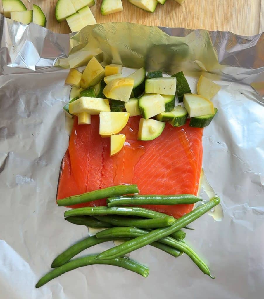 DSCN6711 aluminum foil with summer squash and zuchini chunks, salmon, and green beans on top of it all drizzled with olive oil