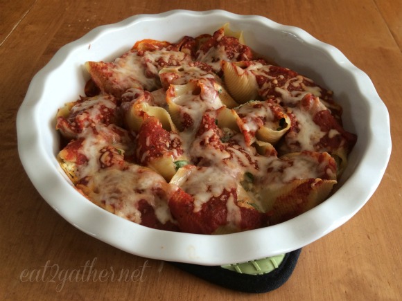 Cheesy Chicken & Spinach Stuffed Shells ~ healthy and easy make ahead meal for busy back to school season!