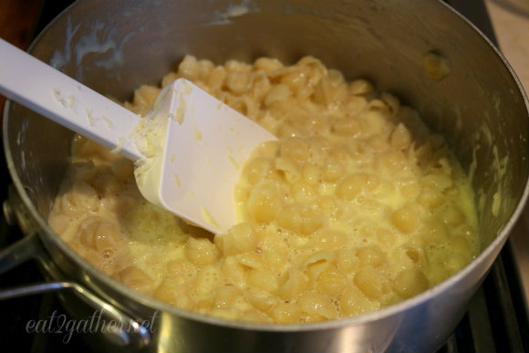 One Pan (lactose free) Creamy Mac-n-Cheese