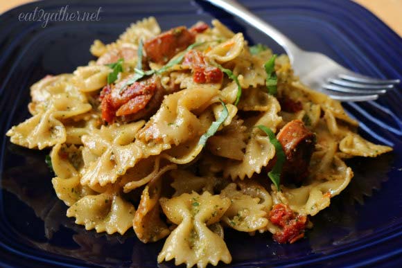 Pesto and Sundried Tomato Pasta